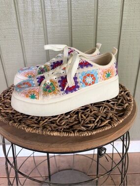 Dirty Laundry Rambling Crochet Platform Sneakers Womens Size 7.5 Boho Multi